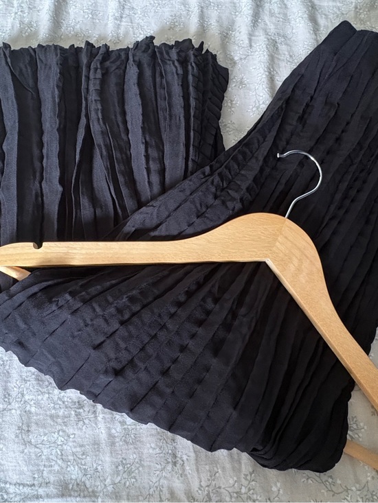 Massimo Dutti Dresses & Skirts - Massimo Dutti Women's Black Pleated Midi Skirt